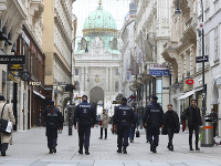 Život po útoku: V uliciach mesta hliadkujú policajti, všetci sú ostražití. 