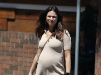 Monika Radulovic vybehla do ulíc v minišatách. 