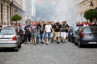 Srbskí fanúšikovia v uliach Bratislavy