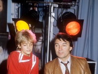 Legenda českého popu Karel Gott s Darinkou Rolincovou počas prípravy piesne Zvonky šťastia Legenda českého popu Karel Gott s Darinkou Rolincovou počas prípravy piesne Zvonky šťastia