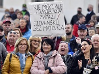 Na snímke protivládny protest pri Dolnej bráne na Hlavnej ulici v Košiciach