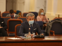 Ján Hrivnák počas verejného vypočúvania pred parlamentným ústavnoprávnym výborom.