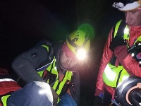 Sedem profesionálnych a 20 dobrovoľných záchranárov HZS pomáhalo hľadať muža, ktorý išiel sám z Kordík na Svrčinník v Kremnických vrchoch mimo značeného chodníka.