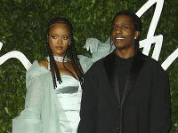 Rihanna a A$AP Rocky boli dlhoroční priatelia. Údajne sú z nich už milenci. 
