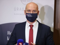 Branislav Gröhling nepochodil s plánom na návrat do škôl. Branislav Gröhling nepochodil s plánom na návrat do škôl.