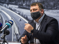 Na snímke podpredseda predstavenstva, riaditeľ úseku spoplatnenia a IT Národnej diaľničnej spoločnosti (NDS) Jaroslav Ivanco Na snímke podpredseda predstavenstva, riaditeľ úseku spoplatnenia a IT Národnej diaľničnej spoločnosti (NDS) Jaroslav Ivanco