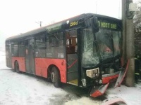 Kolízia si vyžiadala zásah hasičov.
Kolízia si vyžiadala zásah hasičov.