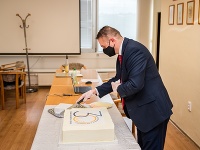 Slávnostné krájanie torty Slávnostné krájanie torty
