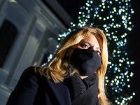 Prezidentka Zuzana Čaputová rozsvietila vianočný stromček Prezidentka Zuzana Čaputová rozsvietila vianočný stromček