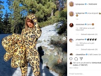 Kylie Jenner sa predviedla vo výstrednom zimnom outfite. 