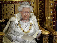 Kráľovná Alžbeta II. má deviate pravnúča.
