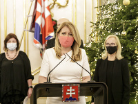 Prezidentka Zuzana Čaputová po stretnutí so slovenskými vedcami (vľavo epidemiologička Alexandra Bražinová a vpravo riaditeľka Biomedicínskeho centra Slovenskej akadémie vied Silvia Pastoreková) Prezidentka Zuzana Čaputová po stretnutí so slovenskými vedcami (vľavo epidemiologička Alexandra Bražinová a vpravo riaditeľka Biomedicínskeho centra Slovenskej akadémie vied Silvia Pastoreková)