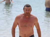 Takto vyzerá 51-ročný Simon Baker bez trička.