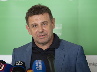 László Sólymos László Sólymos