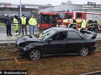 Polícia hľadá svedkov nehody na Karloveskej ulici v Bratislave Polícia hľadá svedkov nehody na Karloveskej ulici v Bratislave