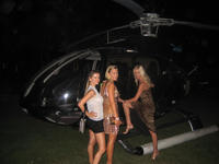 Silvia Kováčová (vpravo) a jej kamarátky. Dievčatá si zalietali na súkromnom vrtuľníku.