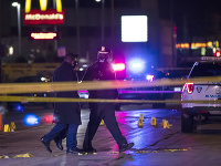 Útočník v Chicagu zastrelil troch ľudí a štyroch ďalších zranil