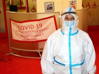 Cibulková počas pomáhania v NÚDCH Cibulková počas pomáhania v NÚDCH