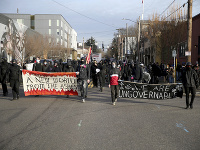 Protivládni a antifašistickí demonštranti Protivládni a antifašistickí demonštranti
