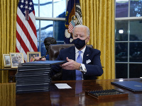 Joe Biden v Oválnej pracovni Bieleho domu
