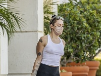 Miley Cyrus vyšla do ulíc bez podprsenky. 
