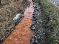 Handlovka sa sfarbila do oranžova Handlovka sa sfarbila do oranžova