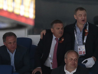 Na snímke zľava je ruský miliardár a šéf Rady ruskej hokejovej federácie Arkadij Rotenberg Na snímke zľava je ruský miliardár a šéf Rady ruskej hokejovej federácie Arkadij Rotenberg