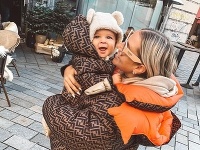 Dominika Cibulková so synčekom. Dominika Cibulková so synčekom.