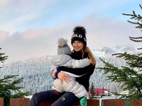 VIDEO: Štýlová mamina Katarína Sagan na horách. Nenechajte si ujsť, ako malý Marlon lyžuje, vyčaruje vám úsmev na tvári