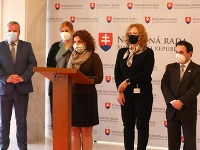 Katarína Hatráková a poslanci OĽaNO Katarína Hatráková a poslanci OĽaNO