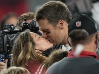 Gisele Bündchen a Tom Brady sa aj po rokoch milujú.