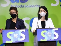 Lucia Ďuriš Nicholsonová a Jana Bittó Cigániková Lucia Ďuriš Nicholsonová a Jana Bittó Cigániková