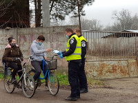 Mestská polícia kontroluje mestskú časť Komárna Veľký Harčáš Mestská polícia kontroluje mestskú časť Komárna Veľký Harčáš