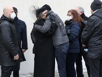 Zábery z poslednej rozlúčky s hercom Andym Hrycom. Zábery z poslednej rozlúčky s hercom Andym Hrycom.