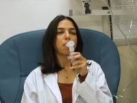 Liek sa inhaluje. Liek sa inhaluje.