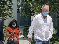Nigel Skea s manželkou Nigel Skea s manželkou