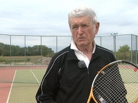 Jozef Iľko aktívne hráva tenis.