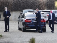 Koaliční partneri prichádzajú na mimoriadne stretnutie vlády Koaliční partneri prichádzajú na mimoriadne stretnutie vlády