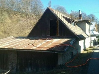 Požiar rodinného domu v Hrochoti likvidovalo niekoľko hasičov