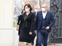 Ministri prichádzajú na krátku tlačovku po rokovaní s prezidentkou Ministri prichádzajú na krátku tlačovku po rokovaní s prezidentkou