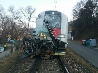 V Banskej Bystrici-IIiaši došlo k zrážke vlaku s autobusom