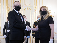 Riaditeľ SIS Vladimír Pčolinský a prezidentka Zuzana Čaputová Riaditeľ SIS Vladimír Pčolinský a prezidentka Zuzana Čaputová