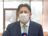 Minister životného prostredia Ján Budaj Minister životného prostredia Ján Budaj
