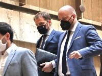 Ministri odchádzajú po rokovaní vlády Ministri odchádzajú po rokovaní vlády