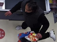 Bratislavskí policajti vyšetrujú krádež 81 kusov bonboniér Bratislavskí policajti vyšetrujú krádež 81 kusov bonboniér