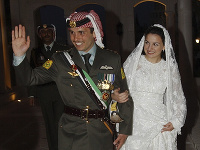 Jordánsky korunný princ Hamza a jeho manželka princezná Núr Jordánsky korunný princ Hamza a jeho manželka princezná Núr