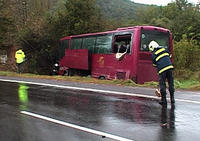 Autobus sa ocitol mimo cesty