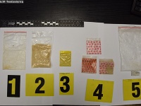 Polícia zadržala niekoľko dôkazových materiálov Polícia zadržala niekoľko dôkazových materiálov