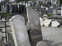 Na Židovskom ortodoxnom cintoríne v Bratislave odkryli vyše 400 náhrobných kameňov 