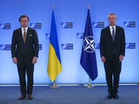Dmytro Kuleba a Jens Stoltenberg na dnešnom rokovaní Dmytro Kuleba a Jens Stoltenberg na dnešnom rokovaní